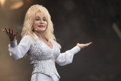 Taylor Swift Remembers Dolly Parton as ‘True Grace & True Grit, All in One Dazzling Person’
