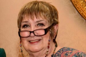 Dame Jenni Murray died after being dazzled by headlights and crashing car, inquest hears